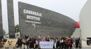 KARAMANLI GENÇLERDEN KAHRAMAN DEDELERİNE ZİYARET
