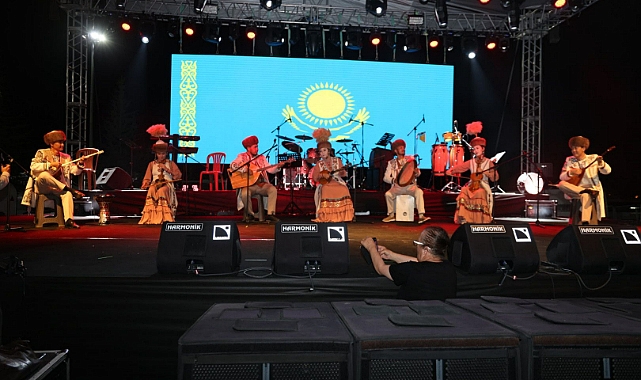 6. ULUSLARARASI KARAMAN TÜRK DÜNYASI ŞÖLENİ MUHTEŞEM BİR KONSERLE SONA ERDİ