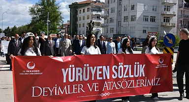 2 Bin 500 Öğrenci Türkçe İçin Yürüdü