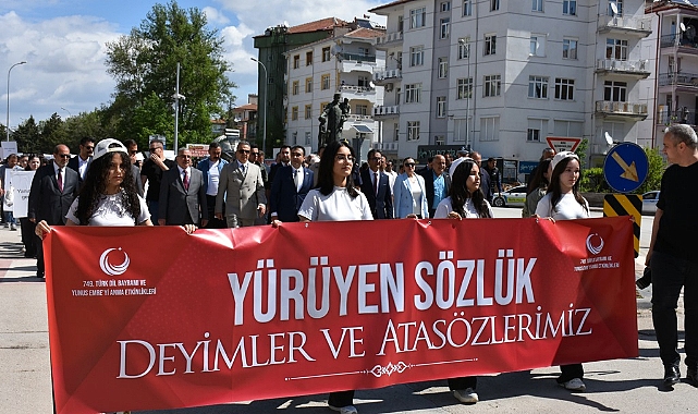 2 Bin 500 Öğrenci Türkçe İçin Yürüdü