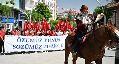 749. Türk Dil Bayramı etkinlikleri kapsamında düzenlenen Türk Dili Yürüyüşü’ne katılarak dilimize sahip çıkmanın gururunu hep birlikte yaşadık. 