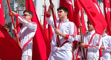 Karaman’da 749. Türk Dil Bayramı Coşkusu: “Türk Dili Hoşgörü Yürüyüşü” Gerçekleştirildi