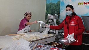 KARAMAN GENÇLİK VE SPOR İL MÜDÜRLÜĞÜ ESNAF VE VATANDAŞA SİPERLİK MASKE DAĞITTI