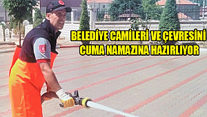BELEDİYE CAMİLERİ VE ÇEVRESİNİ CUMA NAMAZINA HAZIRLIYOR