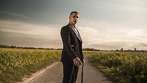 DOGUŞ : MÜZİĞİ SEVİYORUM, ÜRETMEYİ SEVİYORUM, DUYGULARIN ELÇİSİYİM. SU AKAR YOLUNU BULUR... GEÇMİŞİ GERİDE BIRAKTIM.