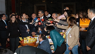 KONUK; HER KLAVYENİN DOĞRU YANLIŞ HABER ÜRETTİĞİ BİR ÇAĞDAYIZ, MANÜPLASYONLARLA SAVRULMAMAK İÇİN GERÇEĞE SADIK GAZETECİLER EN BÜYÜK TEMİNATIMIZ