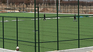 KAZIMKARABEKİR İLÇESİNDE SENTETİK FUTBOL SAHASI YÜKSELMEYE DEVAM EDİYOR