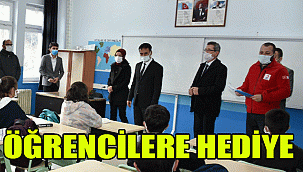Türk Kızılayı Taşeli Bölgesi’ndeki Öğrencilere Eğitim Seti Hediye Etti