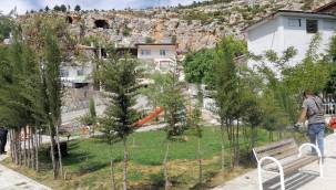 PARK ve BAHÇELERDE BAHAR TEMİZLİĞİ YAPILIYOR