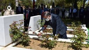 Ramazan Bayramı Arifesinde Şehitlik Ziyaret Edildi