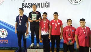 GENÇ GÜREŞÇİ ARDA UĞUR’DAN BRONZ MADALYA