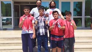 KARAMAN GÜREŞ TAKIMI ANTALYA’DAN MADALYALARLA DÜNDÜ