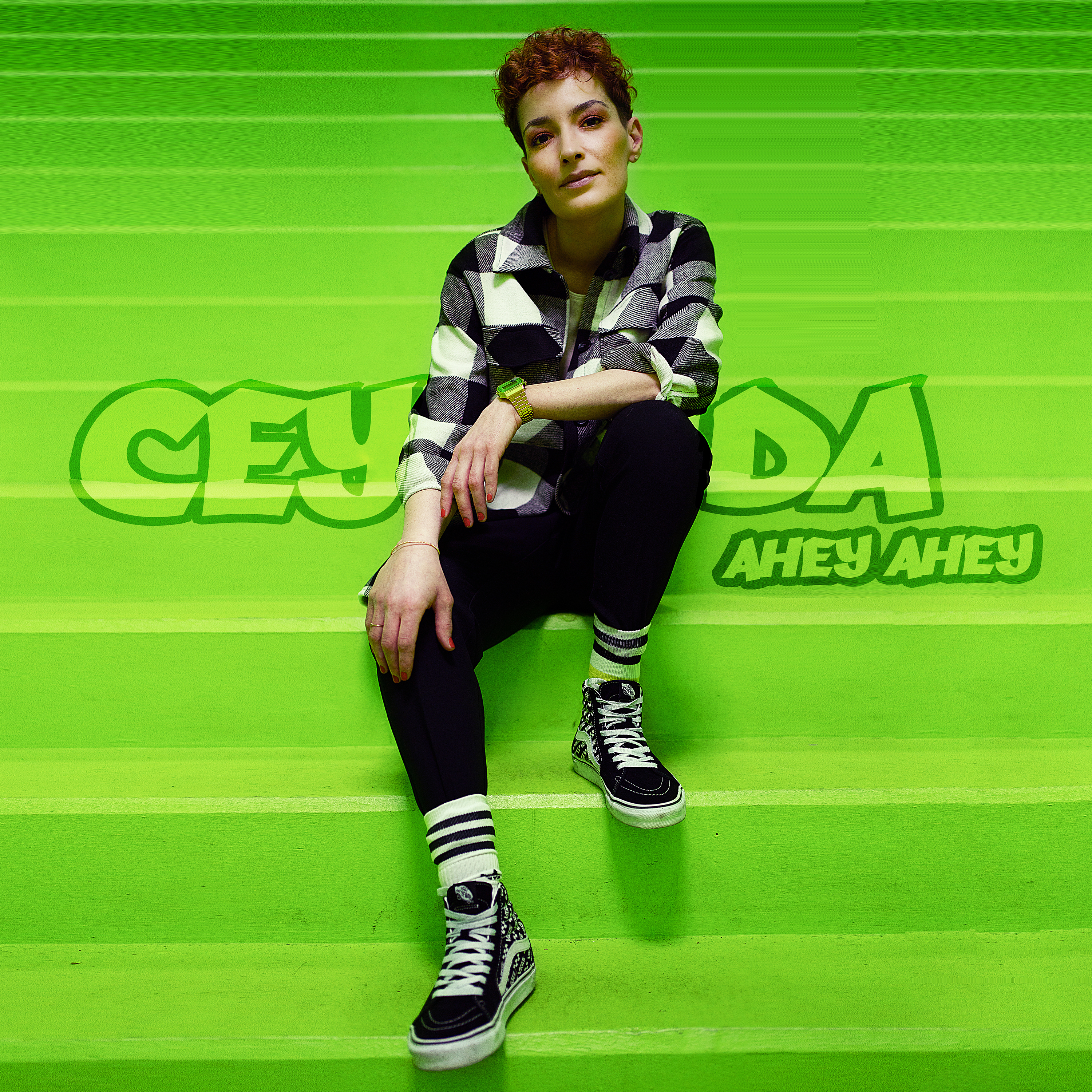 Ceyda „Ahey Ahey“ isimli ilk calışmasıyla pandemi süresince yaşananları dile getiriyor.