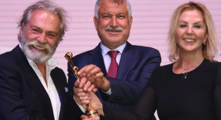 ALTIN KOZA’DA ONUR ÖDÜLLERİ VERİLDİ