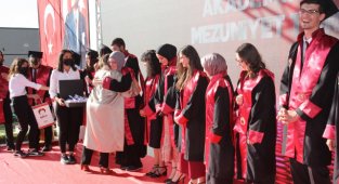 BU ÜNİVERSİTE ÇİFTÇİNİN EMEĞİ İLE KURULDU