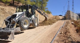 İLÇEDE İÇME SUYU HAT YENİLEME ve DÖŞEME ÇALIŞMALARI DEVAM EDİYOR