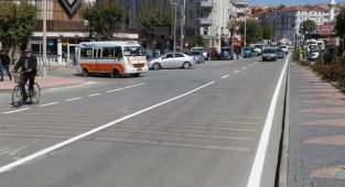 KARAMAN BELEDİYESİ’NDEN YOL ÇİZGİSİ VE YAYA GEÇİDİ ÇALIŞMASI
