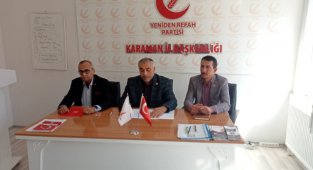 Karamanoğlu Mehmet Bey Üniversitesi öğrencilerin dolaylı yoldan da olsa zorunlu aşıya zorlanmasına karşı basın açıklaması yaptı.