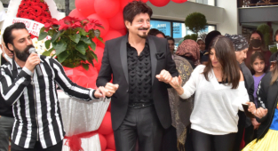 EKİN'DEN HALAYLI AÇILIŞ