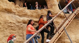 ÜNİVERSİTE ÖĞRENCİLERİ KARAMAN’IN TARİHİ VE KÜLTÜREL GÜZELLİKLERİNİ KEŞFETTİ