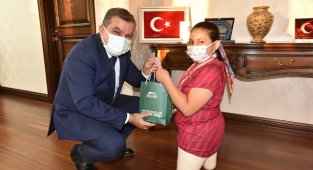 Vali Işık Altın Çocuklarımızı Ödüllendirdi
