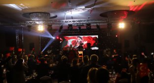 ZUHAL OLCAY'LI 29 EKİM KUTLAMASININ GELİRİ DERNEKLERE