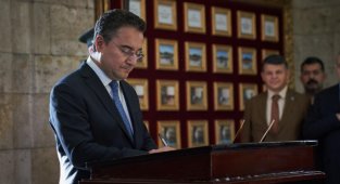 ALİ BABACAN ANITKABİR’İ ZİYARET ETTİ