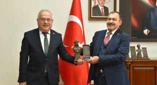 BAKAN VEYSEL EROĞLU, REKTÖR NAMIK AK'I MAKAMINDA ZİYARET ETTİ