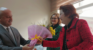 CHP kadın kollarının gerçekleştirdiği mahalle temsilcilerinin tanışma ve kaynaşma çay etkinliğini parti binamızda gerçekleştirdik .