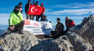 FETHİYE ZİRVE DAĞCILIKTAN ATA’YA SAYGI TIRMANIŞI 