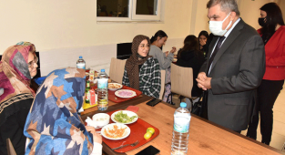 Işık Ailesi Hatuniye Kız Öğrenci Yurduna Misafir Oldu