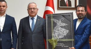 ÖĞRETİM ÜYELERİNDEN REKTÖR NAMIK AK'A NEZAKET ZİYARETİ