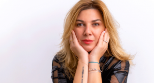OYA DENİZYARAN’IN “DÜŞ UYKUSU” KİTABI RAFLARDAKİ YERİNİ ALDI