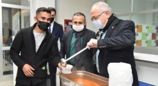 REKTÖR NAMIK AK'TAN ÖĞRENCİLERE 'SICAK BİR MOLA'