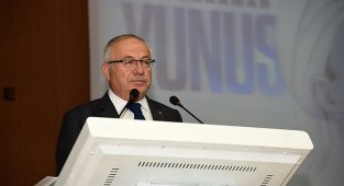 REKTÖR NAMIK AK, YUNUS EMRE PANELİNE KATILDI