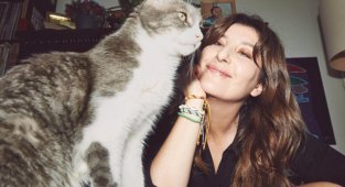 ŞEBNEM BOZOKLU VE KEDİSİ GRİ ABİ’DEN HAYVAN SAHİPLERİNE FARKINDALIK ÇAĞRISI