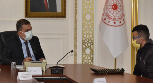 Vali Işık Halk Günü Toplantısı Çerçevesinde Konuk Ettiği Vatandaşlarımızın Sorun ve Taleplerini Dinledi