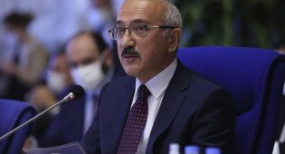 Lütfi Elvan Hazine ve Maliye Bakanlığı'ndan istifa etti, yerine yardımcısı Nureddin Nebati atandı.