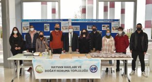 REKTÖR NAMIK AK 'HAYVAN HAKLARI VE DOĞAYI KORUMA TOPLULUĞU' TANITIM STANDINI ZİYARET ETTİ