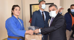 Sporcularımıza Malzeme Desteği Sürüyor