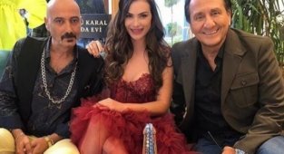 Ünlü isimler bu oyunun kadrosunda buluştu