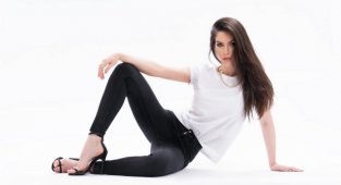 YALNIZ KRALİÇE