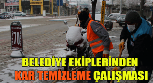 BELEDİYE EKİPLERİNDEN KAR TEMİZLEME ÇALIŞMASI