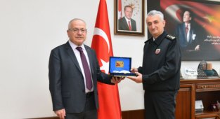 İL JANDARMA KOMUTANI ÇETİNKAYA'DAN REKTÖR NAMIK AK'A ZİYARET