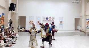 KMÜ HALK OYUNLARI TOPLULUĞU'NDAN MİNİK ÖĞRENCİLERE GÖSTERİ