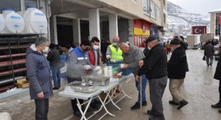 Sıcak çorba ile Gönülleri ısıtıyoruz.