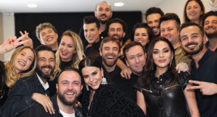 Simge dün akşam eşsiz lezzetleri ve boğaz manzarasıyla yılın popüler mekanı Jolly Joker Private ’da sahne aldı.