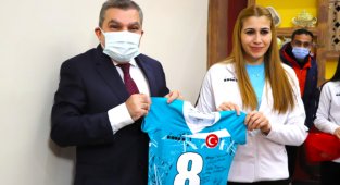 VALİ IŞIK, GOLBOL KADIN MİLLİ TAKIMINI YILIN İLK KAMPINDA YALNIZ BIRAKMADI