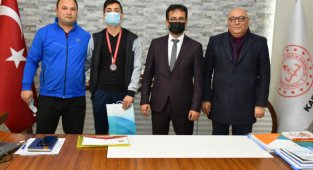Başarılı Güreşçiden İl Müdürü Çalışkan’a Ziyaret