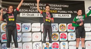 Duru Bulgur'un kadın sporcuları Alanya'daki bisiklet yarışına damga vurdu